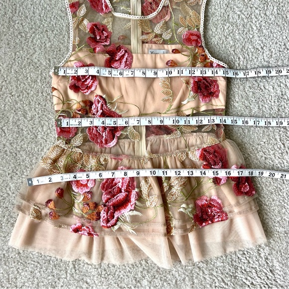 VONE Embroidered Floral Sleeveless Sheer Lelan Peplum Blouse—SZ. 6 - Picture 9 of 16